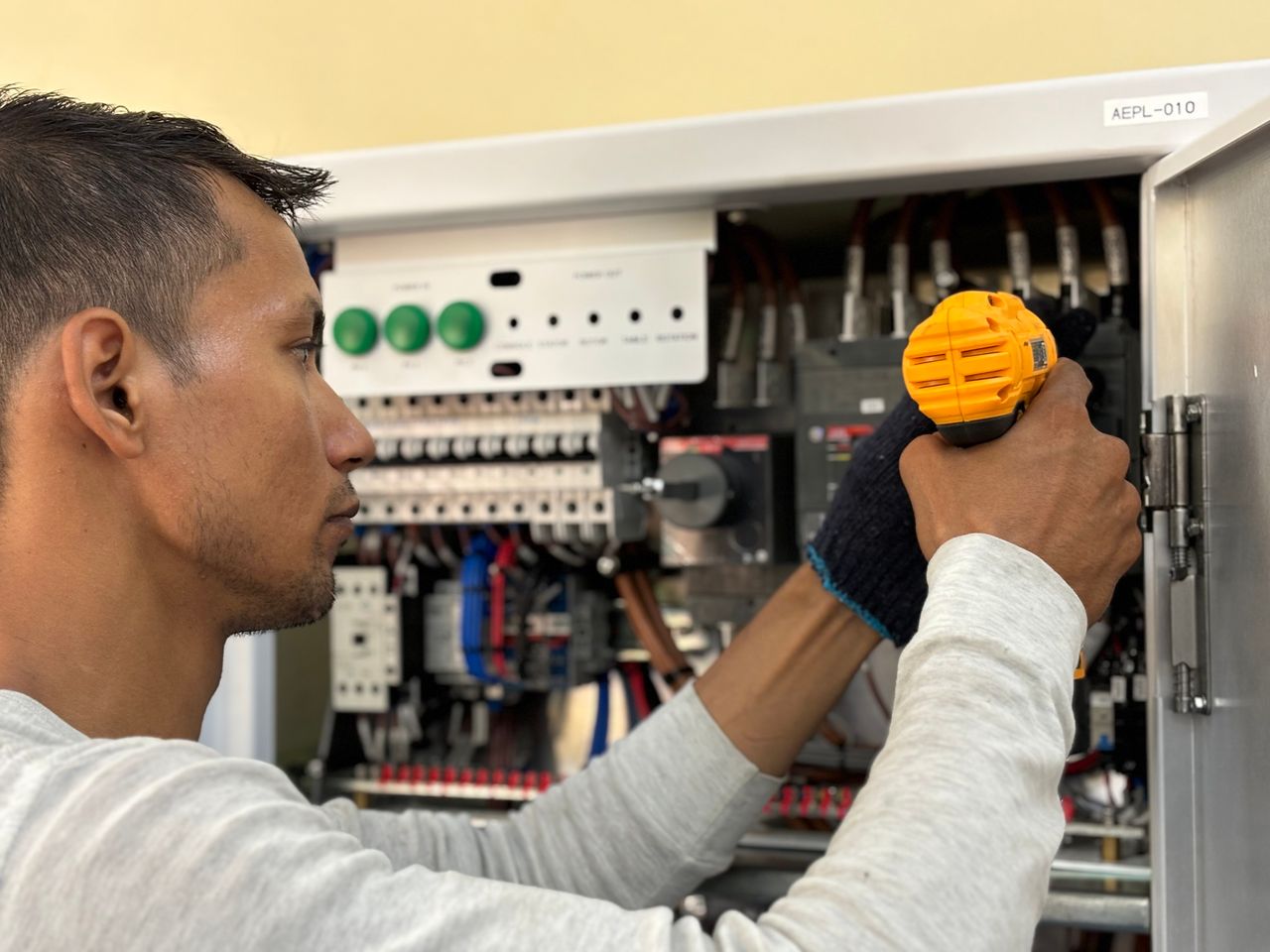 Electrician autorizat la lucru